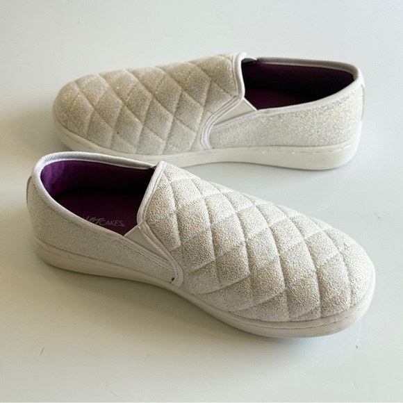 Hot Cakes Quilted Slip-On Shoes Size 4M - Picture 2 of 8